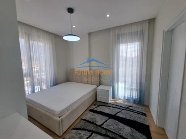 Tirane, jap me qera apartament 2+1+Ballkon Kati 4, 93 m² 750 € (Rezidenca Erli)