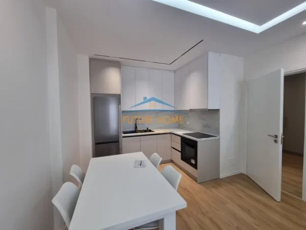 Tirane, jap me qera apartament 2+1+Ballkon Kati 4, 93 m² 750 € (Rezidenca Erli)