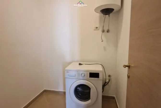 Tirane, jepet me qera apartament 2+1 Kati 3, 143 m² 750 € (Rruga Shyqyri Brari)