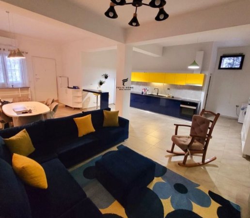 Tirane, jepet me qera apartament 2+1 Kati 1, 550 € (PAZARI I RI)