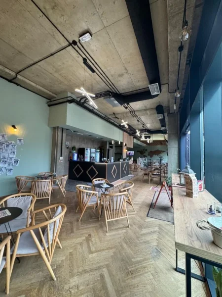 Vlore, shitet bar-kafe , 214 m² 33.000 € 