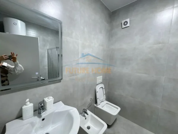 Tirane, jap me qera apartament 1+1+Ballkon Kati 4, 80 m² 650 € (Zogu i Zi)