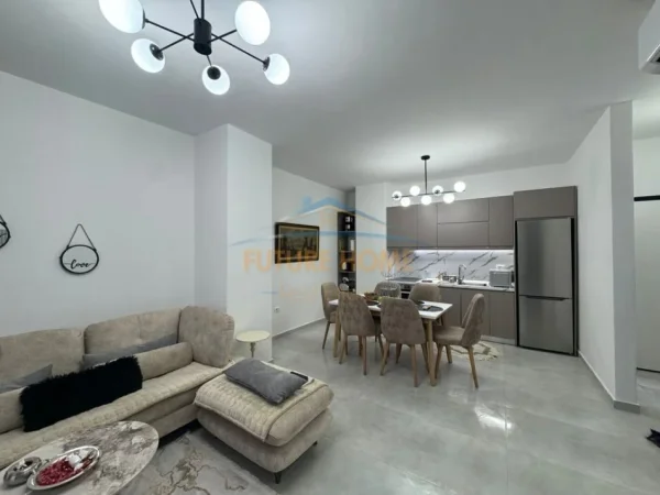 Tirane, jap me qera apartament 1+1+Ballkon Kati 4, 80 m² 650 € (Zogu i Zi)
