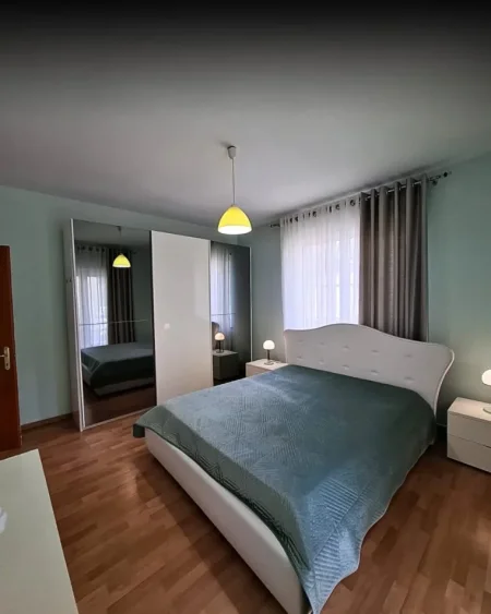 Tirane, jepet me qera apartament 2+1+Ballkon , 120 m² 800 € 