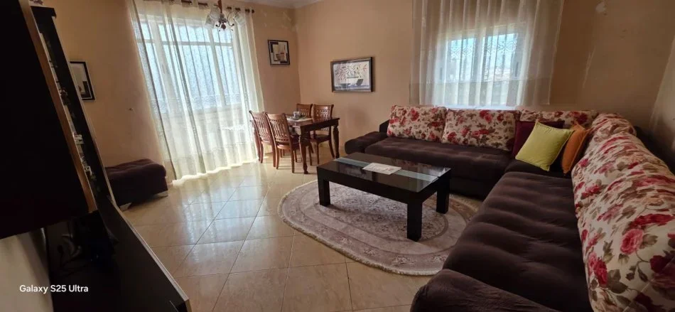 Tirane, jepet me qera apartament 2+1 Kati 5, 72 m² 450 € (Rruga dibres)