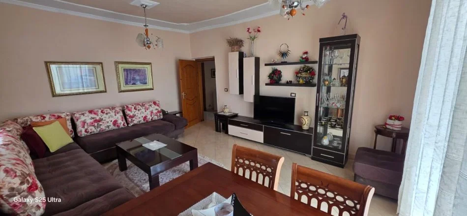 Tirane, jepet me qera apartament 2+1 Kati 5, 72 m² 450 € (Rruga dibres)