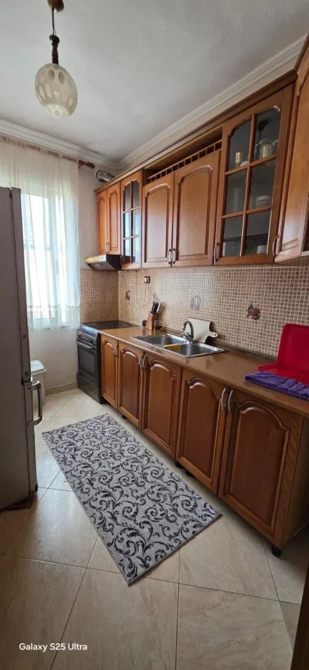 Tirane, jepet me qera apartament 2+1 Kati 5, 72 m² 450 € (Rruga dibres)