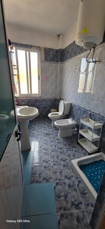 Tirane, jepet me qera apartament 2+1 Kati 5, 72 m² 450 € (Rruga dibres)