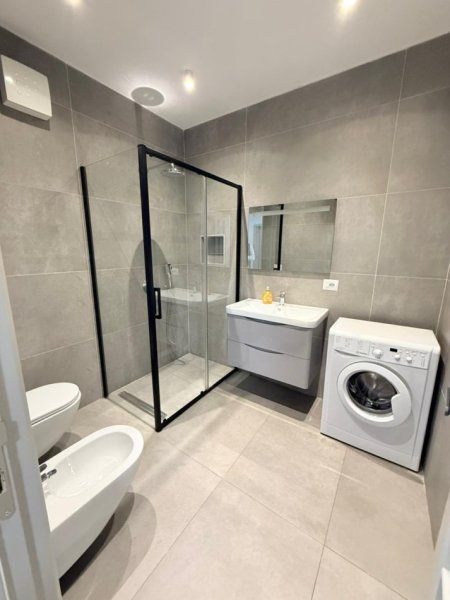 Vlore, jepet me qera zyre , 106 m² 1.200 € 