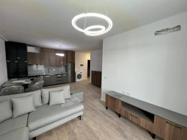 Tirane, jepet me qera apartament 1+1 Kati 7, 85 m² 650 € (Jordan Misja.)