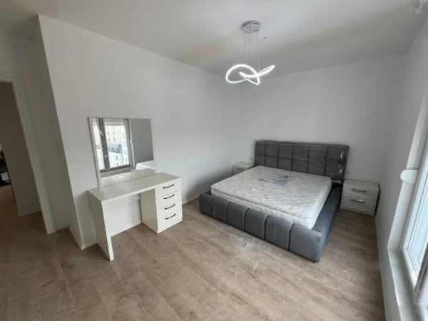 Tirane, jepet me qera apartament 1+1 Kati 7, 85 m² 650 € (Jordan Misja.)