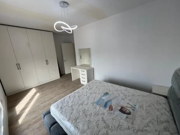 Tirane, jepet me qera apartament 1+1 Kati 7, 85 m² 650 € (Jordan Misja.)