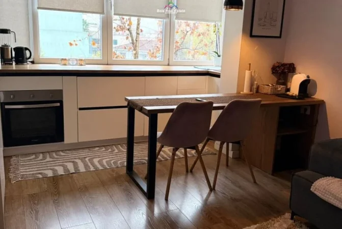 Tirane, jepet me qera apartament 1+1 Kati 3, 70 m² 1.500 € (Qender)