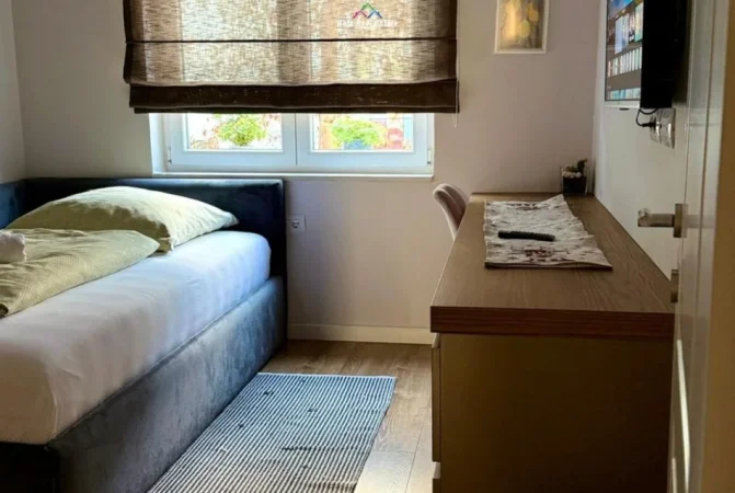 Tirane, jepet me qera apartament 1+1 Kati 3, 70 m² 1.500 € (Qender)