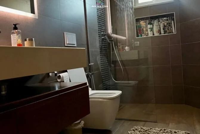 Tirane, jepet me qera apartament 1+1 Kati 3, 70 m² 1.500 € (Qender)