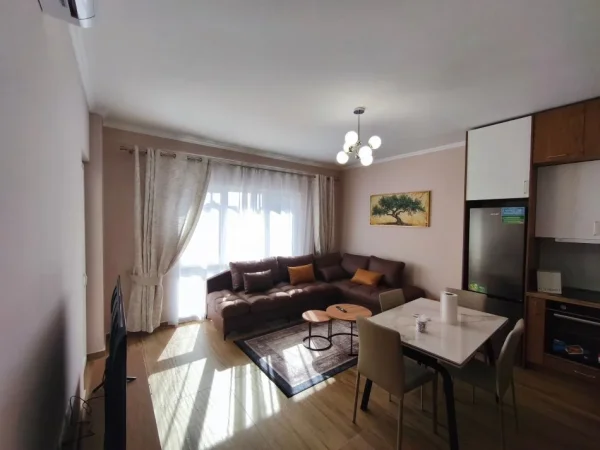 Tirane, jepet me qera apartament 1+1 Kati 4, 66 m² 830 € (Rruga Hysni Gerbolli)