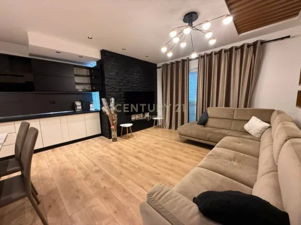 Tirane, jepet me qera apartament+verande | Penthouse 3+1+Aneks+Ballkon Kati 6, 250 m² (fresku)