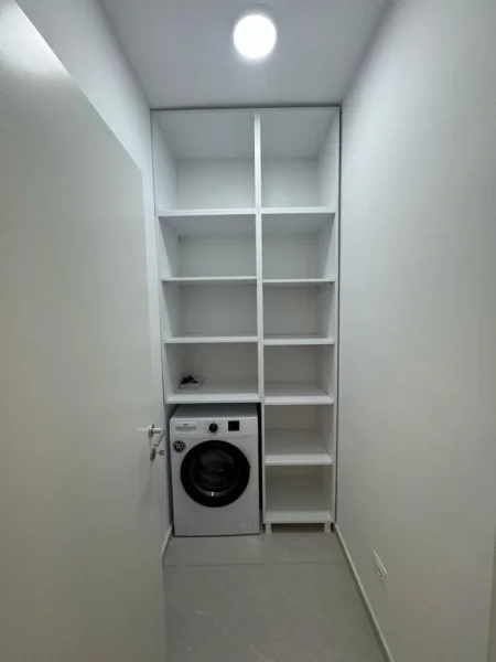 Tirane, jepet me qera apartament 1+1 Kati 8, 80 m² 570 € (Rruga Jordan Misja)