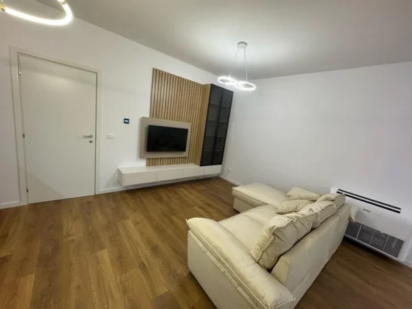 Tirane, jepet me qera apartament 1+1 Kati 8, 80 m² 570 € (Rruga Jordan Misja)