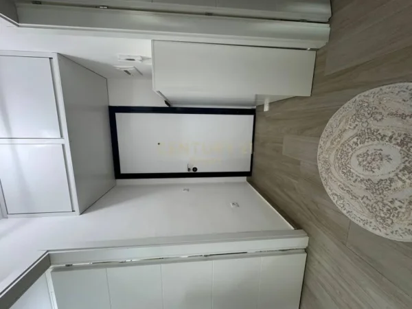 Tirane, shitet apartament 1+1+Ballkon Kati 7, 71 m² (ish fusha e aviacionit)