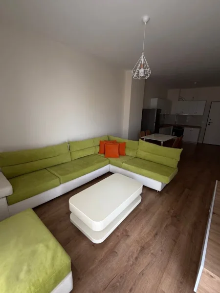 Tirane, jepet me qera apartament 1+1 Kati 2, 70 m² 570 € (Rruga 5 Maj)