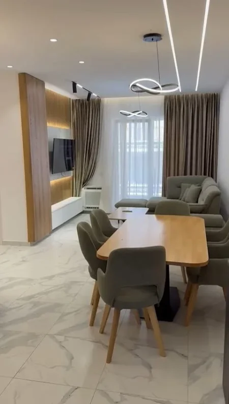 Tirane, jepet me qera apartament 2+1+Ballkon Kati 5, 118 m² 500 € (Bulevardi blu kamez)