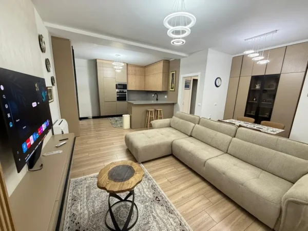 Tirane, jepet me qera apartament 3+1 Kati 6, 159 m² 1.950 € (Rruga e Kavajes)