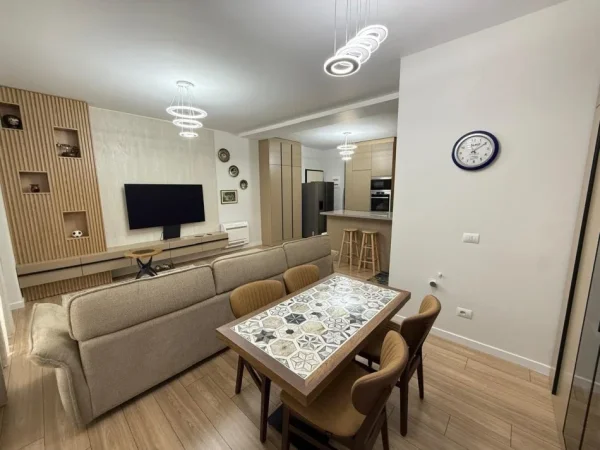 Tirane, jepet me qera apartament 3+1 Kati 6, 159 m² 1.950 € (Rruga e Kavajes)