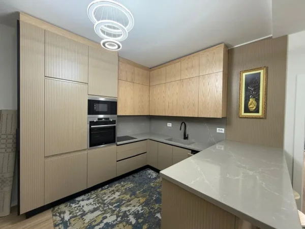 Tirane, jepet me qera apartament 3+1 Kati 6, 159 m² 1.950 € (Rruga e Kavajes)