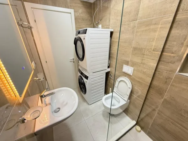 Tirane, jepet me qera apartament 3+1 Kati 6, 159 m² 1.950 € (Rruga e Kavajes)