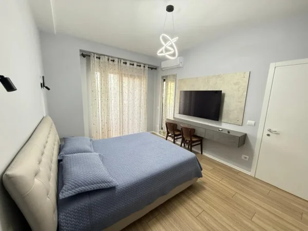 Tirane, jepet me qera apartament 3+1 Kati 6, 159 m² 1.950 € (Rruga e Kavajes)