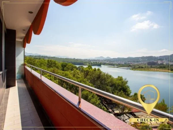 Tirane, jepet me qera apartament 2+1+Aneks+Ballkon Kati 7, 190 m² 2.500 € (Liqeni Artificial)