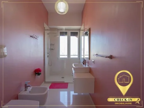 Tirane, jepet me qera apartament 2+1+Aneks+Ballkon Kati 7, 190 m² 2.500 € (Liqeni Artificial)