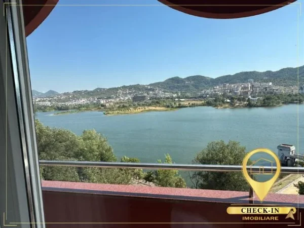 Tirane, jepet me qera apartament 2+1+Aneks+Ballkon Kati 7, 190 m² 2.500 € (Liqeni Artificial)