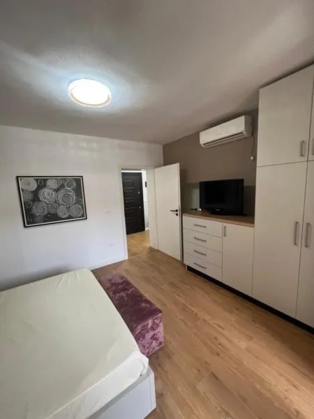 Tirane, jepet me qera apartament 2+1 Kati 3, 72 m² 990 € (Rruga Myslym Shyri)