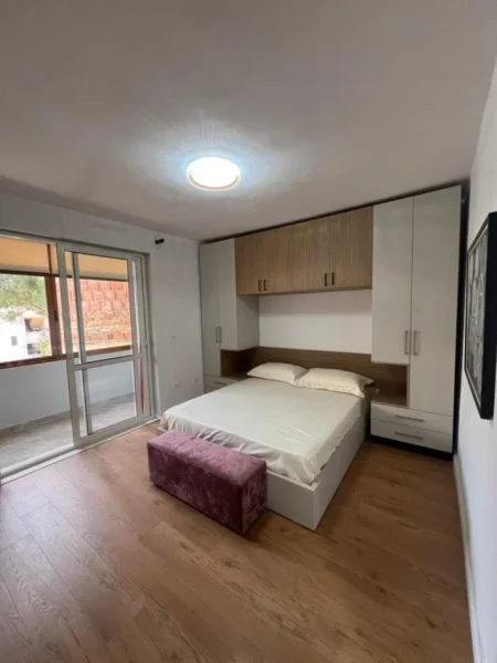 Tirane, jepet me qera apartament 2+1 Kati 3, 72 m² 990 € (Rruga Myslym Shyri)