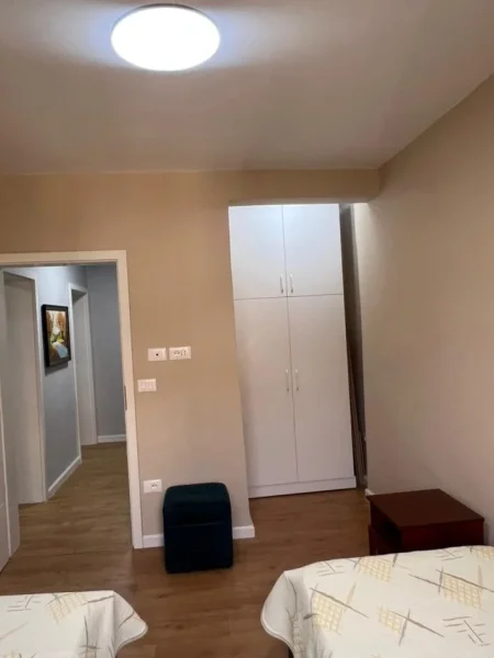 Tirane, jepet me qera apartament 2+1 Kati 3, 72 m² 990 € (Rruga Myslym Shyri)