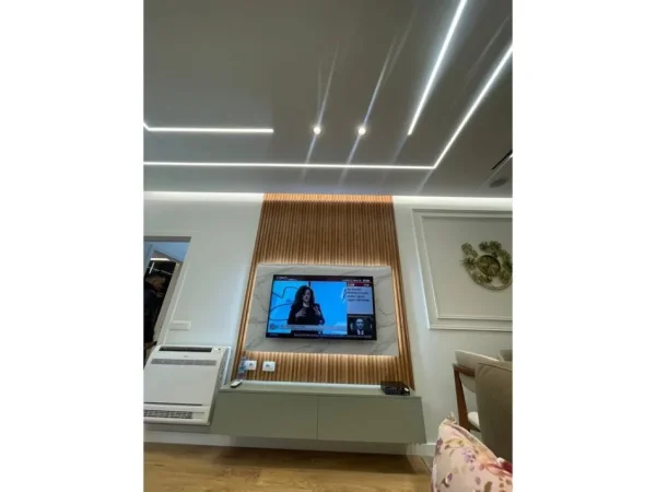 Tirane, jepet me qera apartament 1+1+Ballkon Kati 5, 73 m² 500 € (paskuqan)