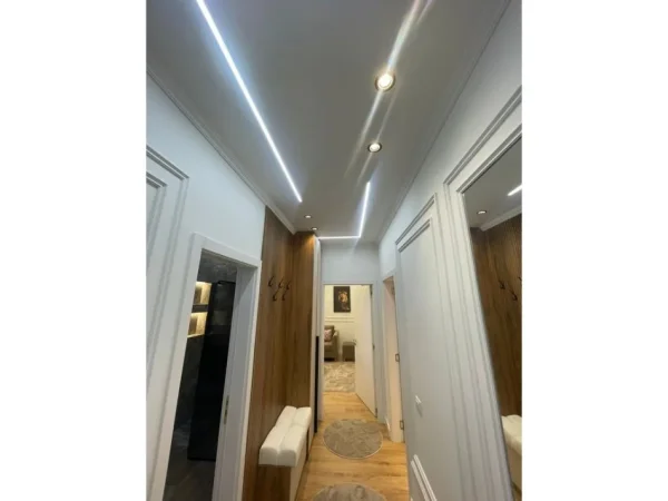 Tirane, jepet me qera apartament 1+1+Ballkon Kati 5, 73 m² 500 € (paskuqan)