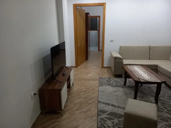 Tirane, jepet me qera shtepi 1+1 Kati 3, 70 m² 370 € (Astir Vila L tek Pasticeri Nela)