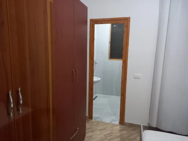 Tirane, jepet me qera shtepi 1+1 Kati 3, 70 m² 370 € (Astir Vila L tek Pasticeri Nela)