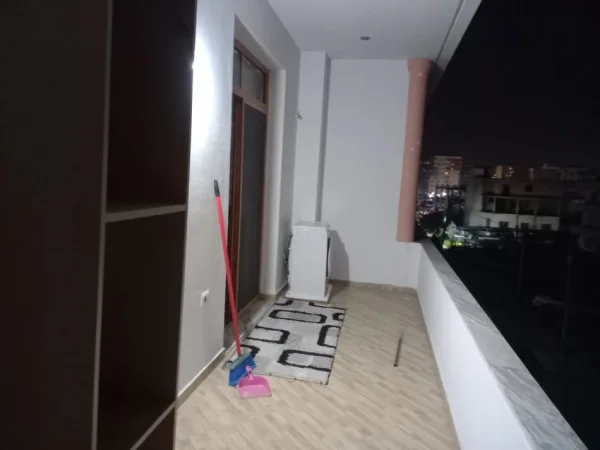 Tirane, jepet me qera shtepi 1+1 Kati 3, 70 m² 370 € (Astir Vila L tek Pasticeri Nela)