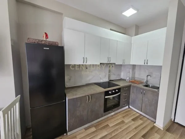 Tirane, jepet me qera apartament 1+1+Ballkon Kati 6, 60 m² 600 € (Gjimnazit Partizani)