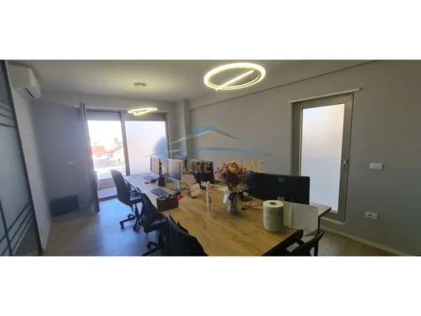 Tirane, jepet me qera zyre Kati 2, 67 m² 630 € (ZOGU I ZI)