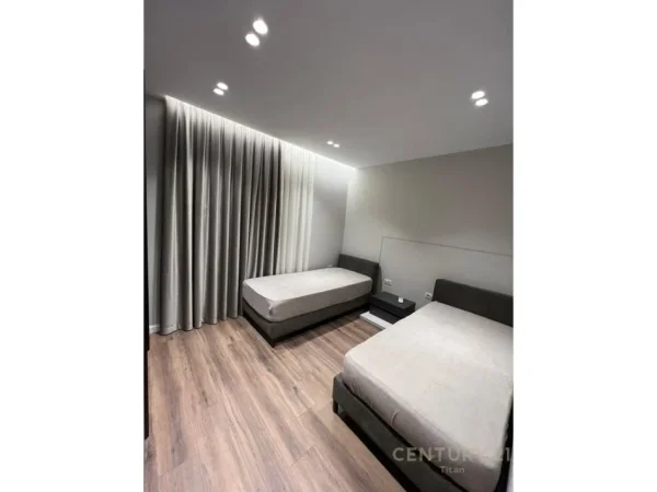Tirane, jepet me qera apartament 2+1 Kati 7, 84 m² 700 € (Ish fusha e Aviacionit)
