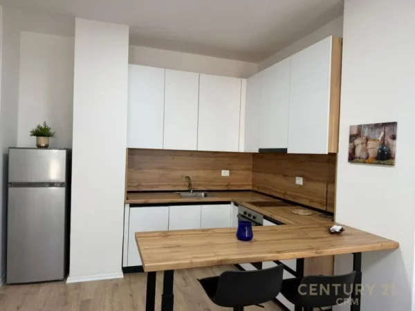 Tirane, jepet me qera apartament 1+1+Ballkon Kati 3, 69 m² 650 € (laprak)