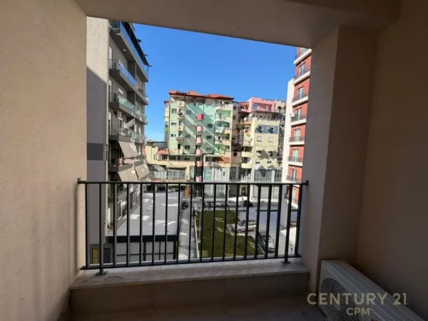 Tirane, jepet me qera apartament 1+1+Ballkon Kati 3, 69 m² 650 € (laprak)