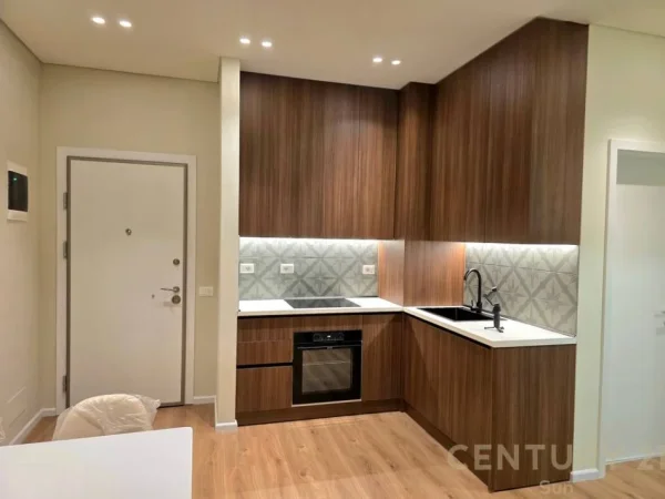 Tirane, jepet me qera apartament 1+1+Ballkon Kati 8, 64 m² 500 € (ali demi)