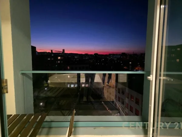 Tirane, jepet me qera apartament 1+1 Kati 8, 50 m² 470 € (ali demi)