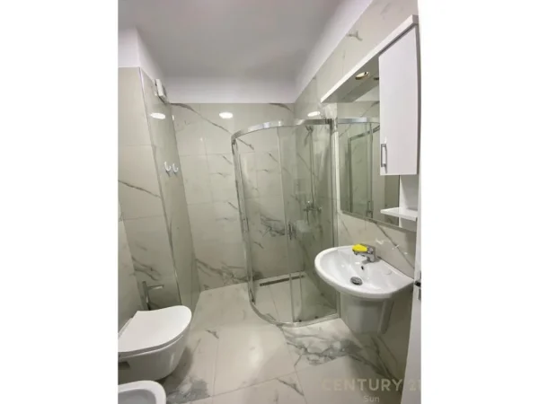 Tirane, jepet me qera apartament 1+1+Ballkon Kati 5, 67 m² 500 € (don bosko)